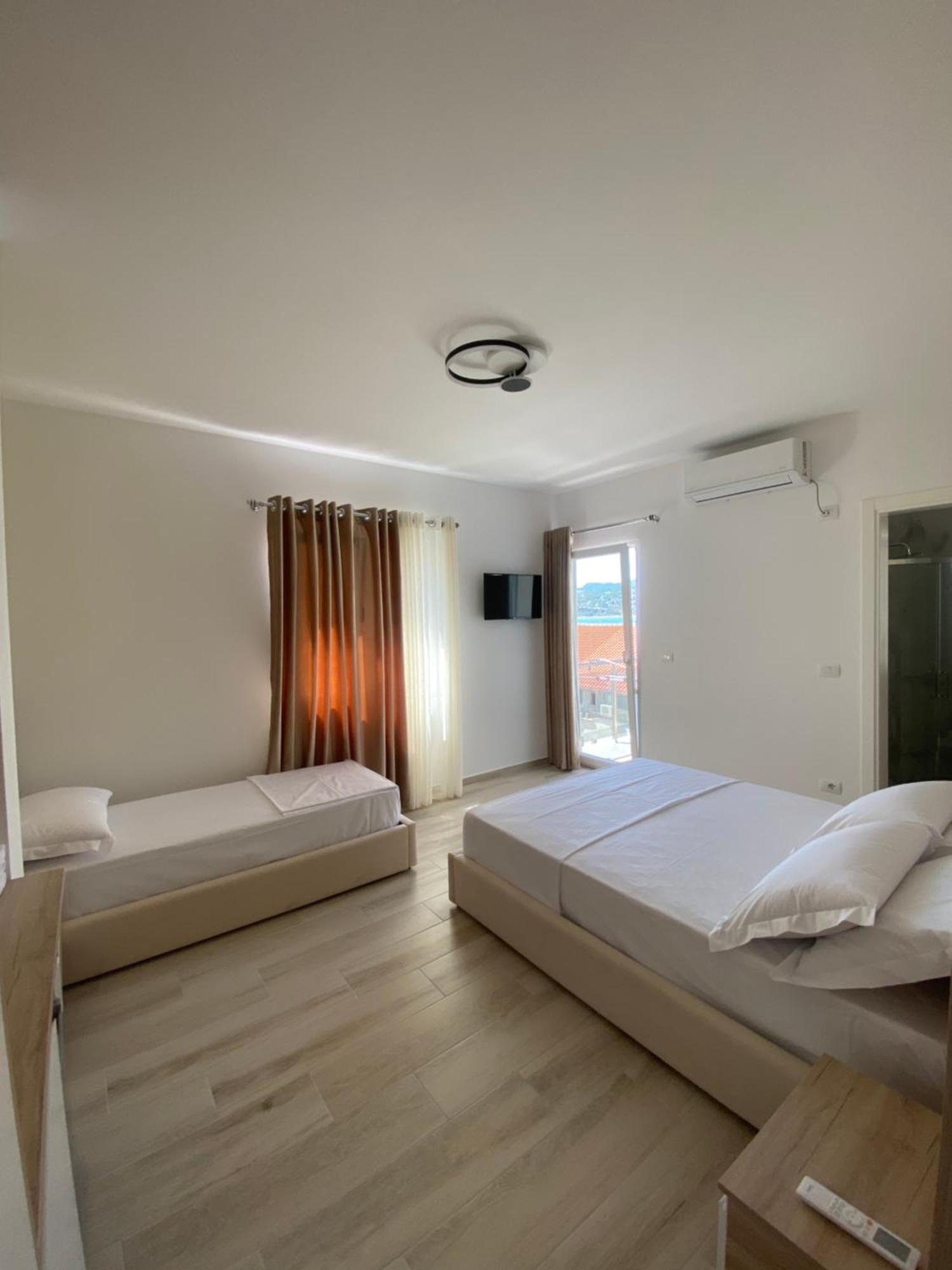 Helena Hotel Шенгін Екстер'єр фото