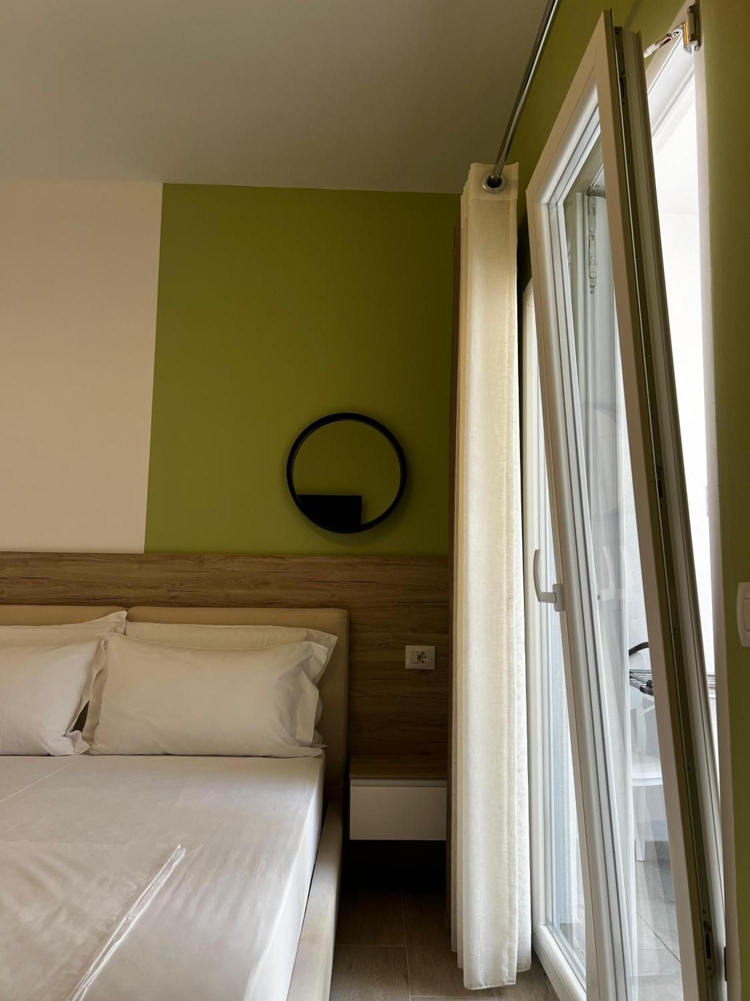 Helena Hotel Шенгін Екстер'єр фото