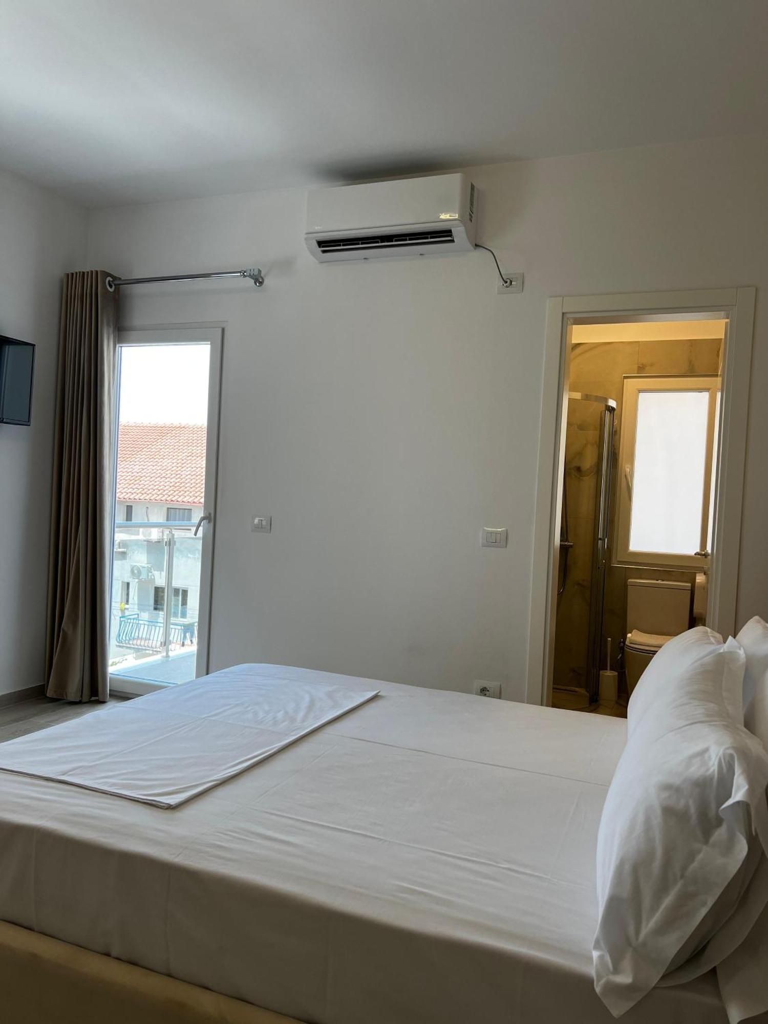 Helena Hotel Шенгін Екстер'єр фото